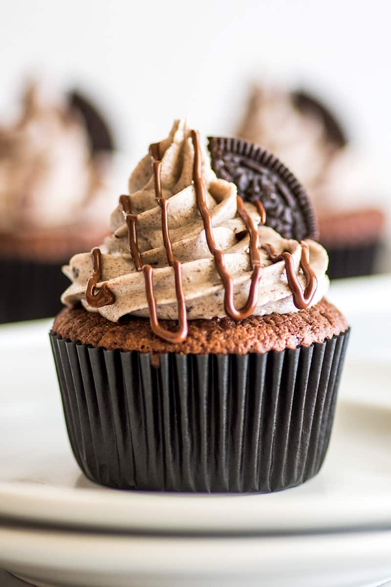 Easy Small-Batch Oreo Cupcakes: Moist Chocolate & Creamy Frosting